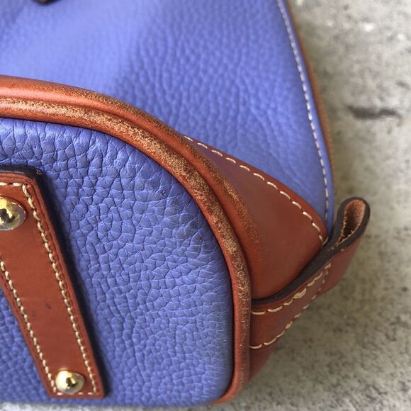 Dooney & Burke pebble grain bitsy bag - Picture 4 of 9